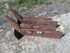 2No Cousins sub soiler legs