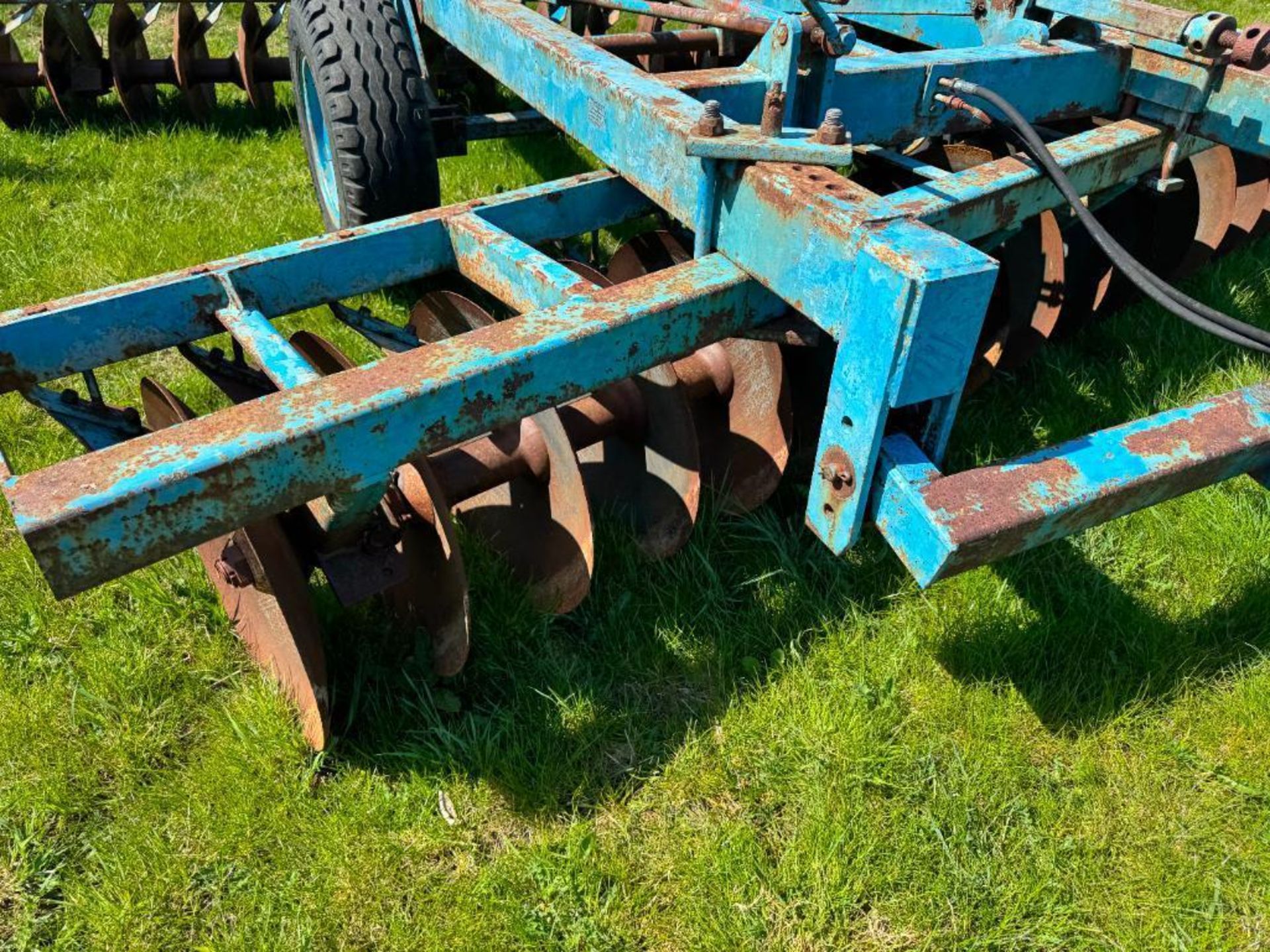 Parmiter 3.5m trailed discs, manual depth control with rear drawbar ​​​​​​​NB: Manual in Office - Image 11 of 14