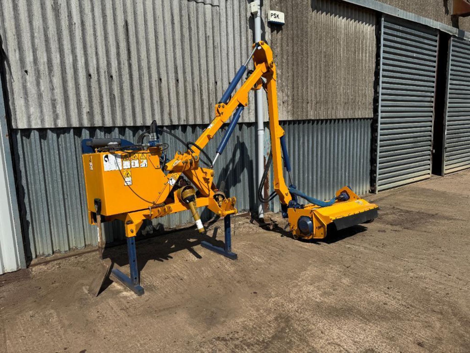 2012 Bomford Kestrel E hedge cutter with Bomford Pro Trim 1.2m flail, manual lever control. Model No - Image 3 of 20
