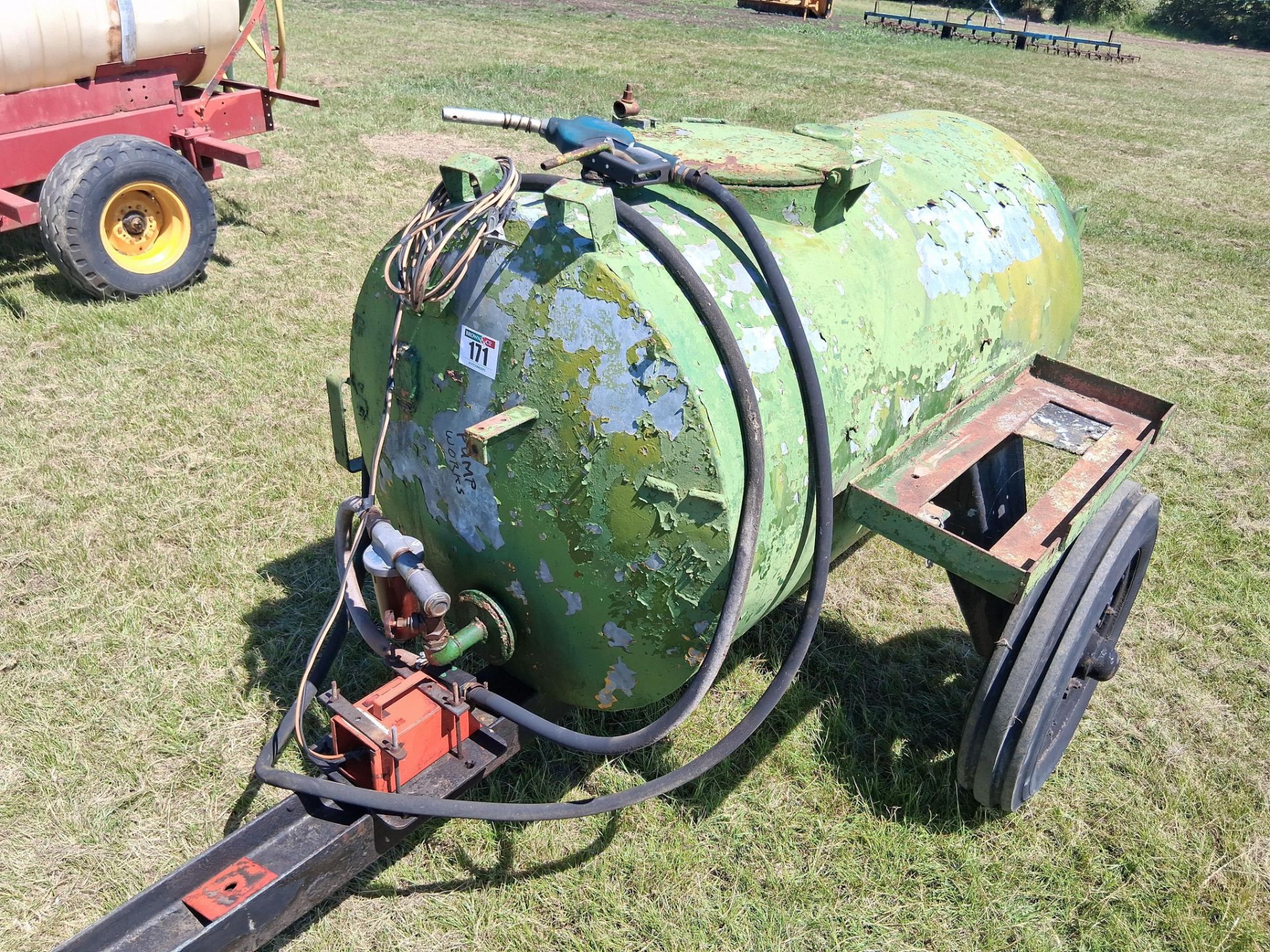 Diesel bowser with 12v pump, single axle on 6.00-19 wheels and tyres - Image 2 of 13
