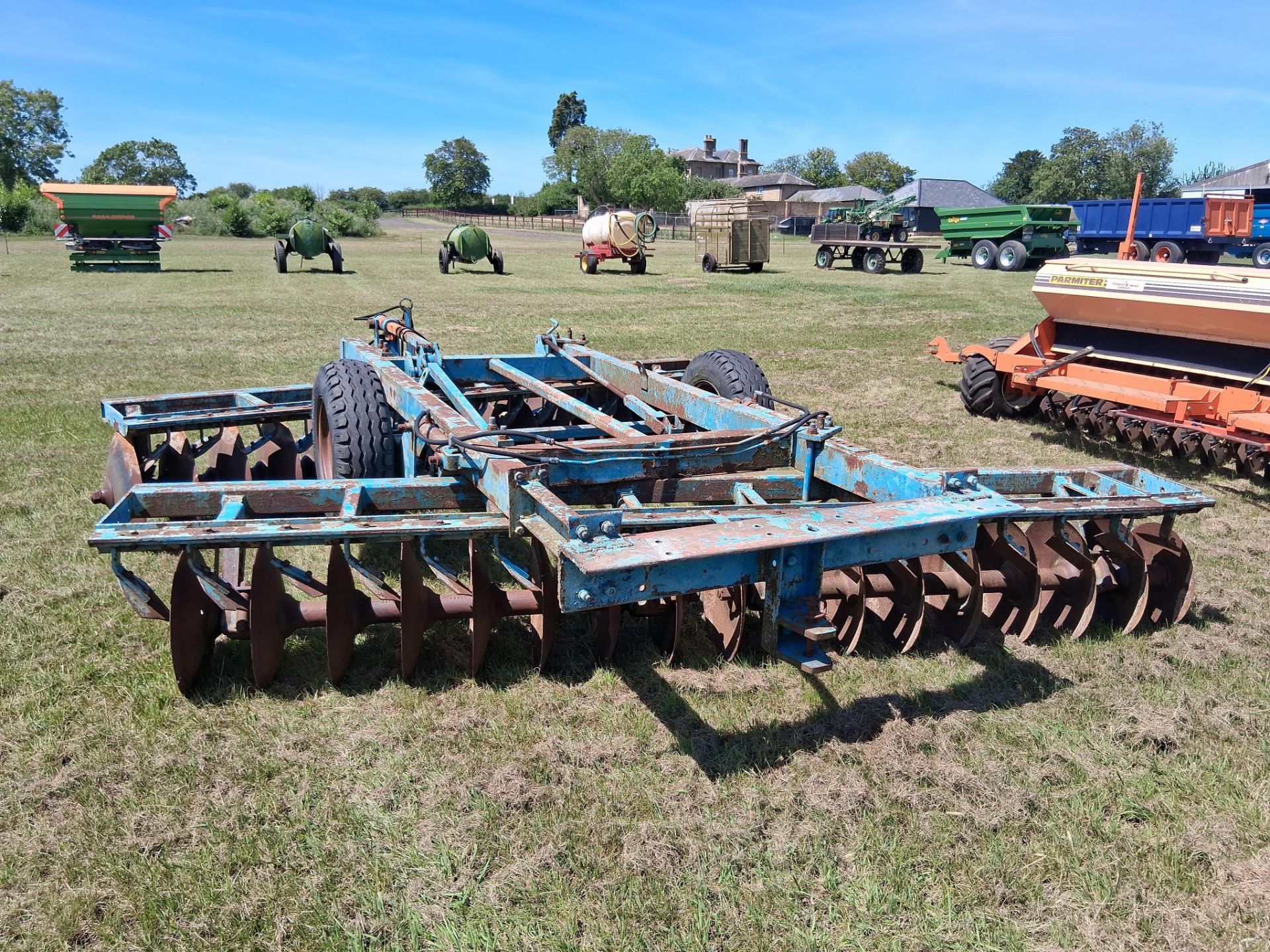Parmiter 3.5m trailed discs, manual depth control with rear drawbar ​​​​​​​NB: Manual in Office - Image 7 of 14