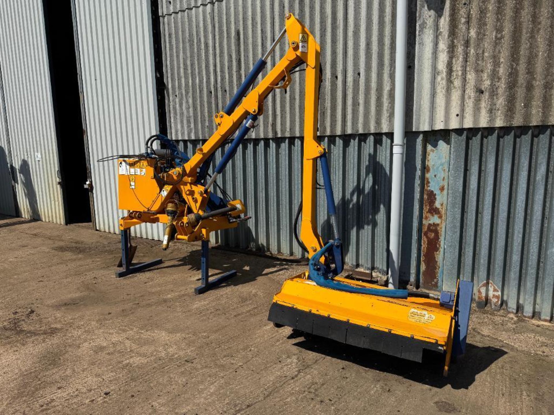 2012 Bomford Kestrel E hedge cutter with Bomford Pro Trim 1.2m flail, manual lever control. Model No - Image 2 of 20