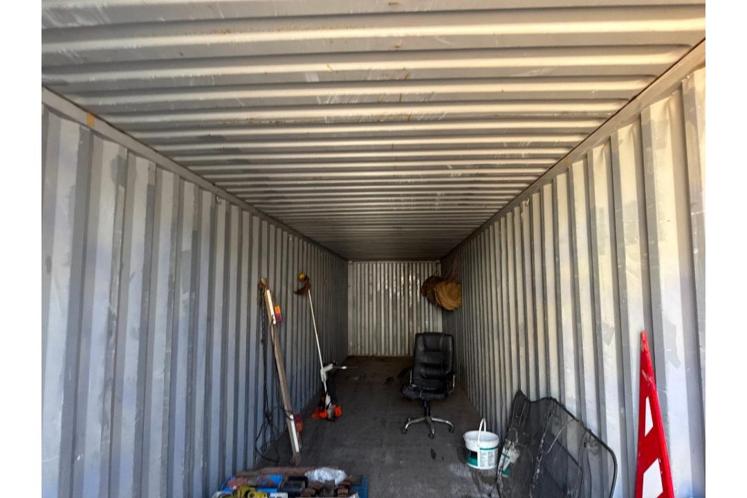 40ft shipping container, wooden floor. Sold in situ, buyer to remove - Image 3 of 3