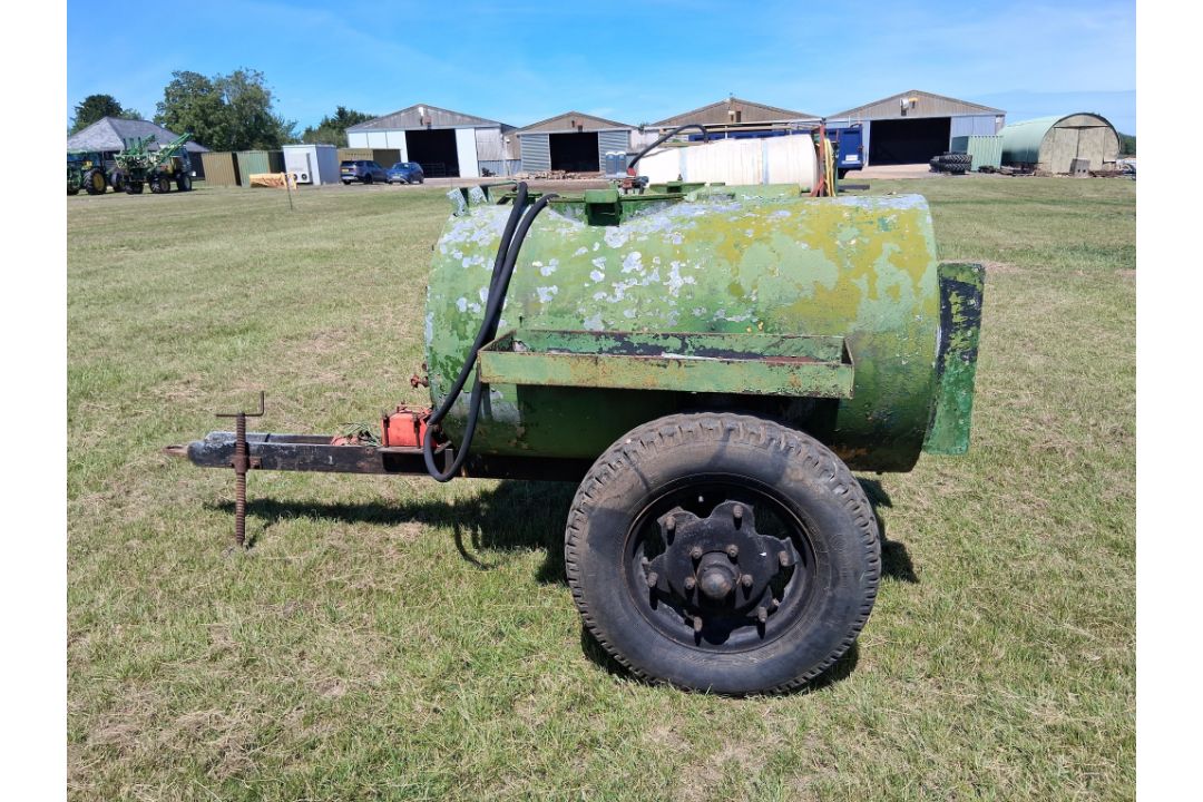 Diesel bowser with 12v pump, single axle on 8.00-19 wheels and tyres - Image 9 of 12