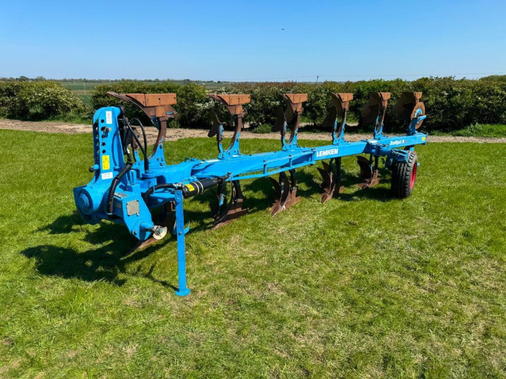 2002 Lemken Europal 8, 6 furrow reversible plough with skimmers. Serial No: 253161 - Image 6 of 16
