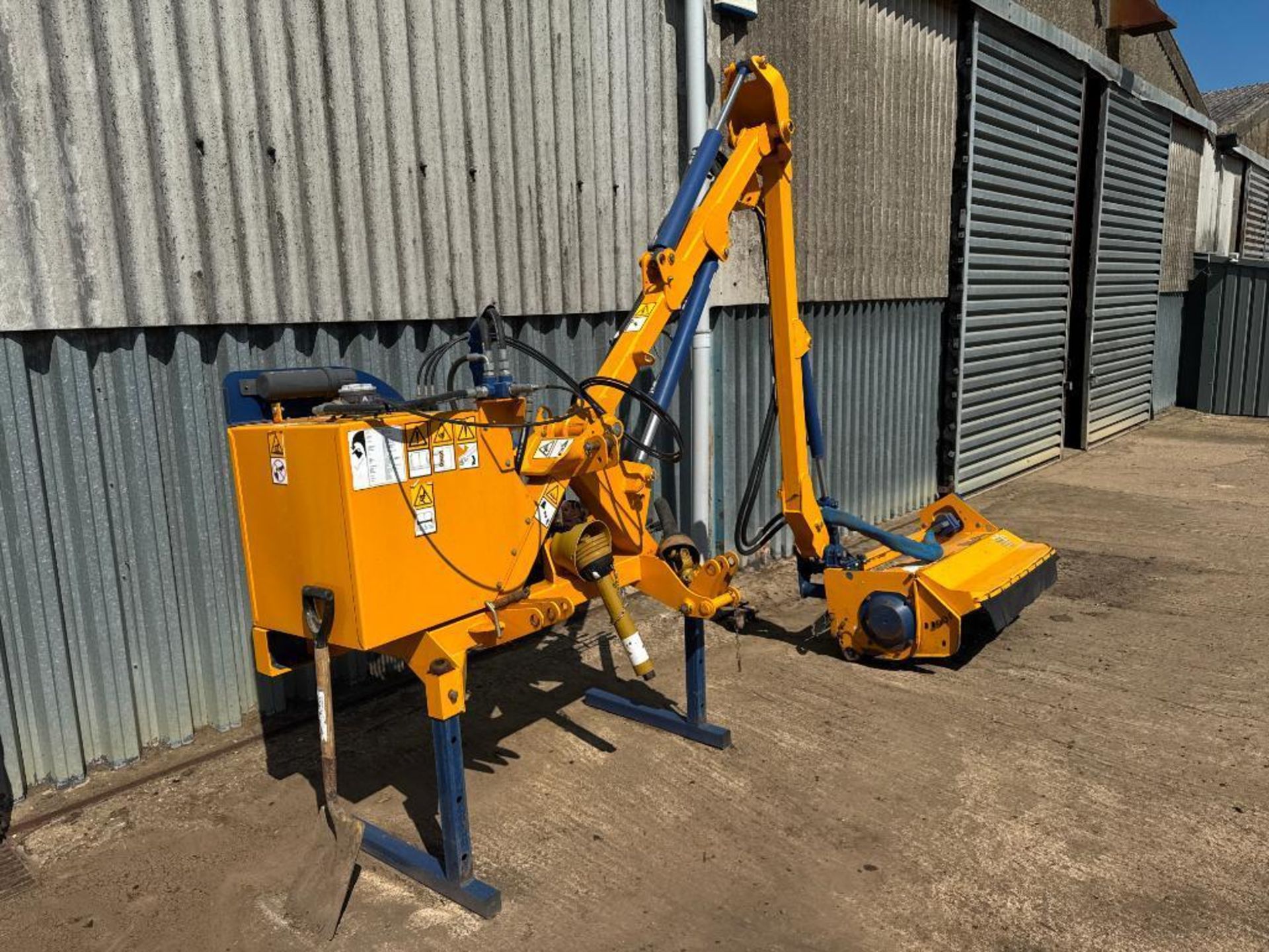 2012 Bomford Kestrel E hedge cutter with Bomford Pro Trim 1.2m flail, manual lever control. Model No - Image 6 of 20