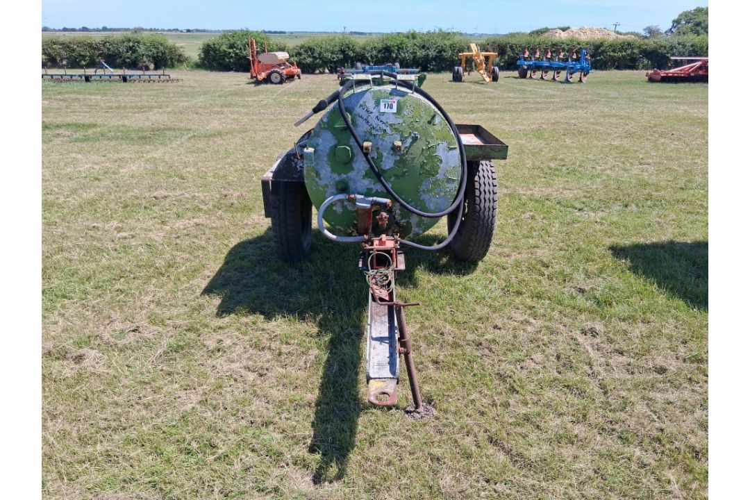 Diesel bowser with 12v pump, single axle on 8.00-19 wheels and tyres - Image 2 of 12