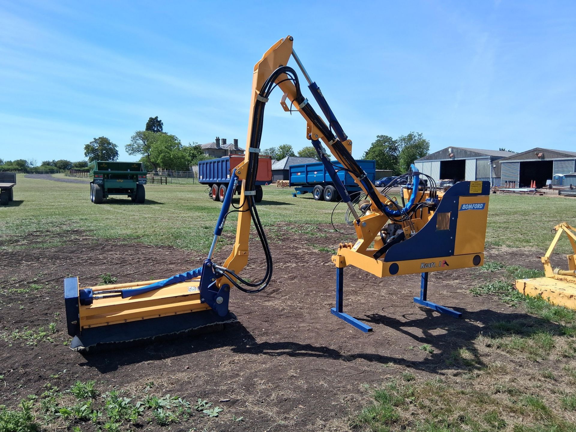 2012 Bomford Kestrel E hedge cutter with Bomford Pro Trim 1.2m flail, manual lever control. Model No - Image 13 of 20