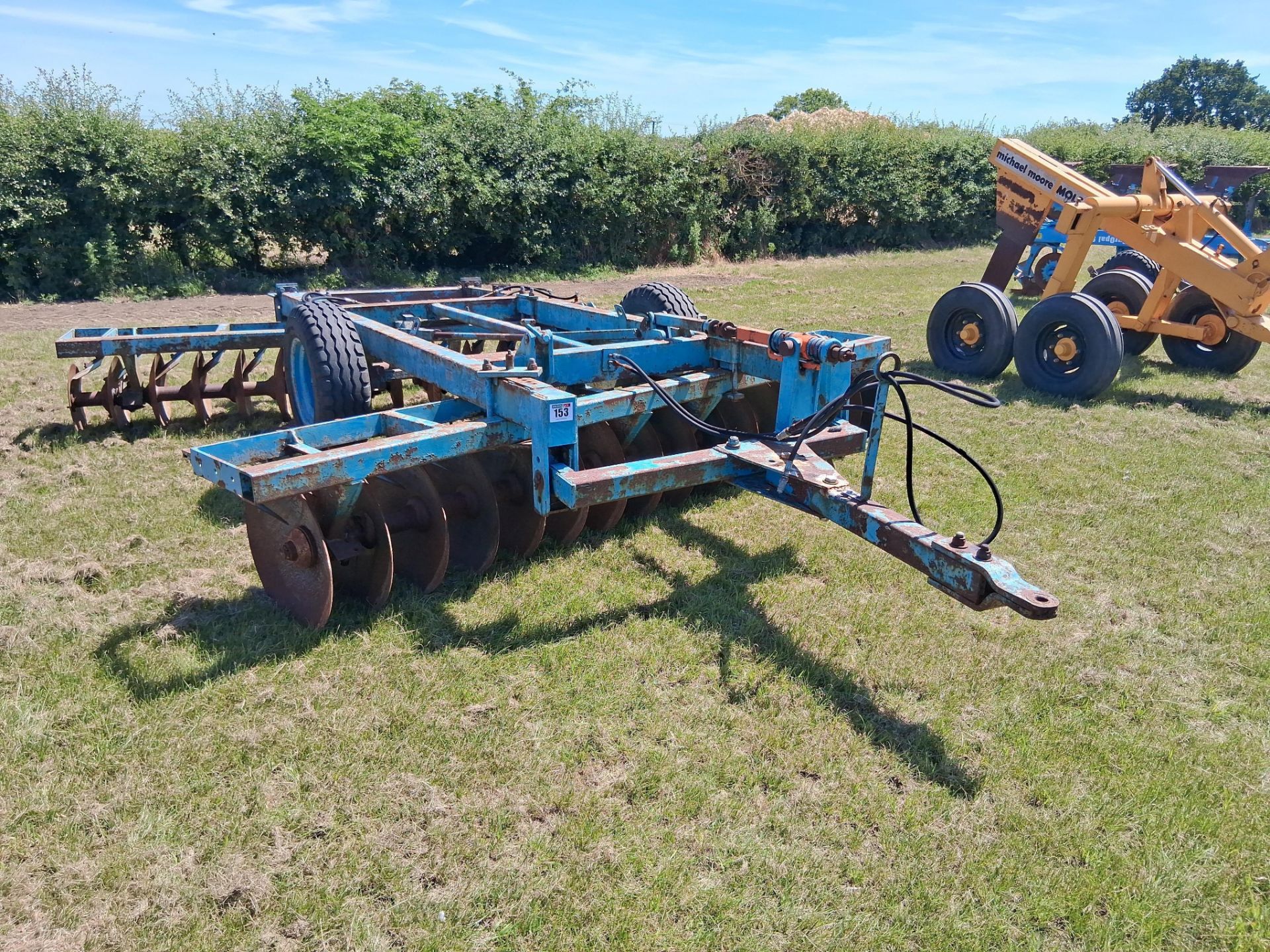 Parmiter 3.5m trailed discs, manual depth control with rear drawbar ​​​​​​​NB: Manual in Office