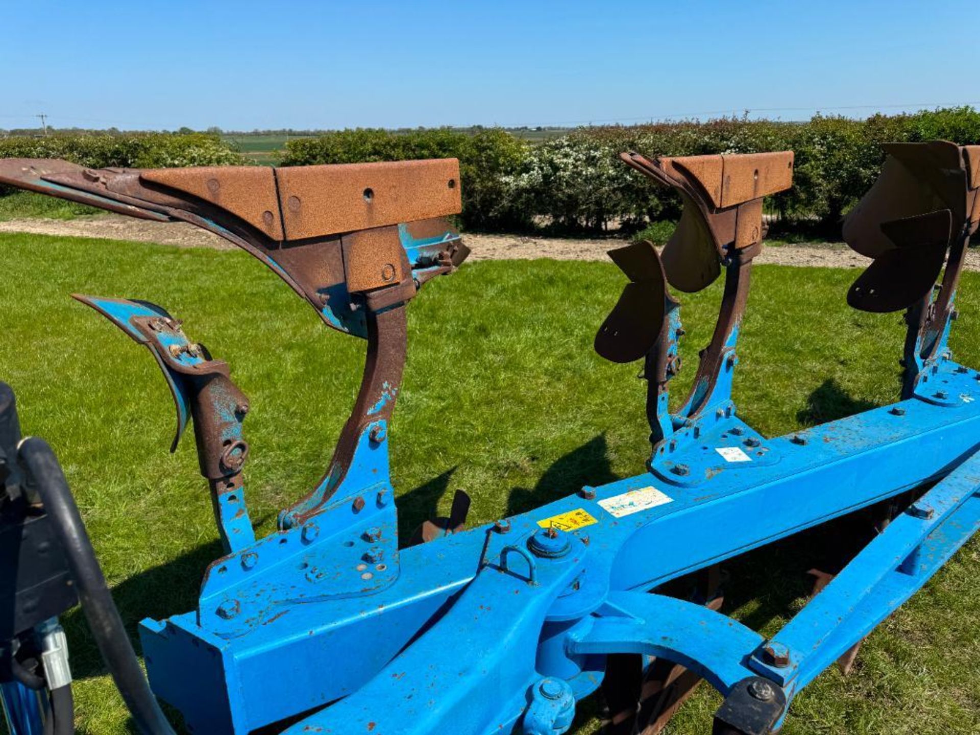 2002 Lemken Europal 8, 6 furrow reversible plough with skimmers. Serial No: 253161 - Image 15 of 16