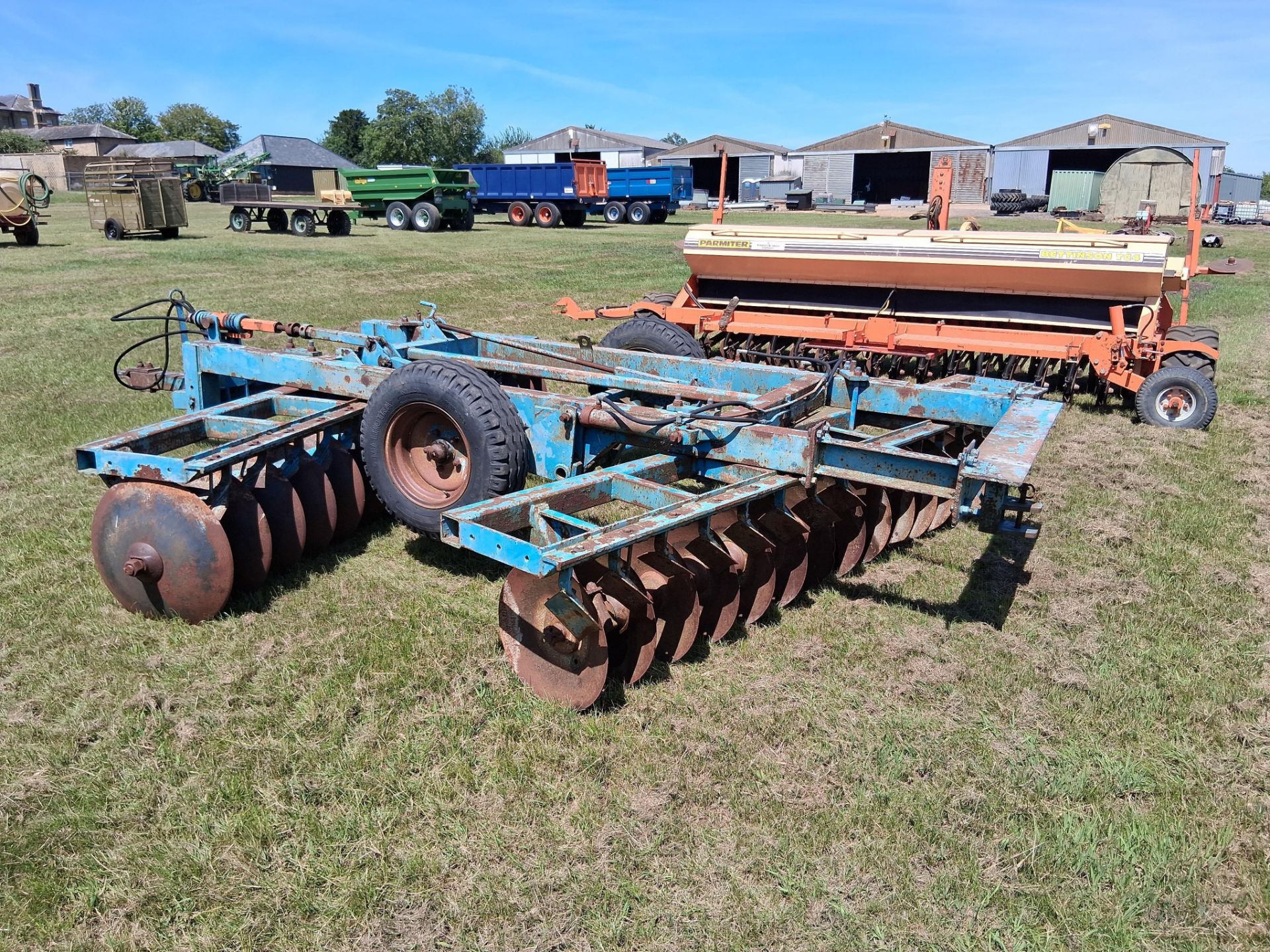 Parmiter 3.5m trailed discs, manual depth control with rear drawbar ​​​​​​​NB: Manual in Office - Image 6 of 14