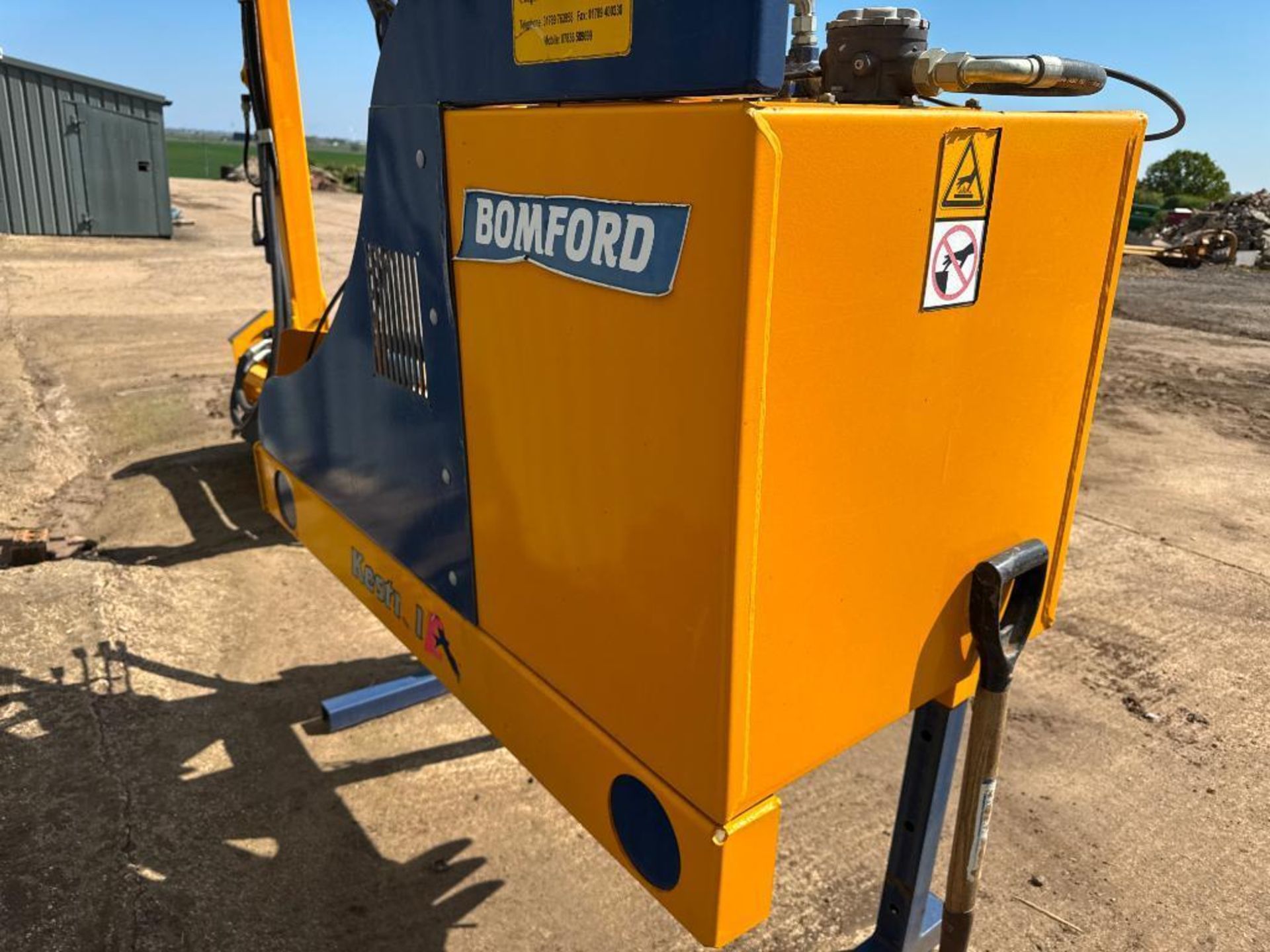 2012 Bomford Kestrel E hedge cutter with Bomford Pro Trim 1.2m flail, manual lever control. Model No - Image 5 of 20