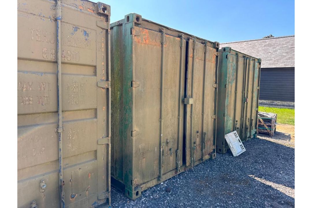 40ft shipping container, wooden floor. Sold in situ, buyer to remove - Image 1 of 3