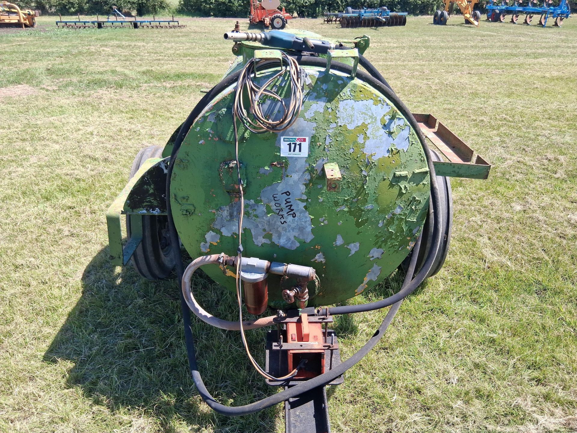 Diesel bowser with 12v pump, single axle on 6.00-19 wheels and tyres - Image 10 of 13