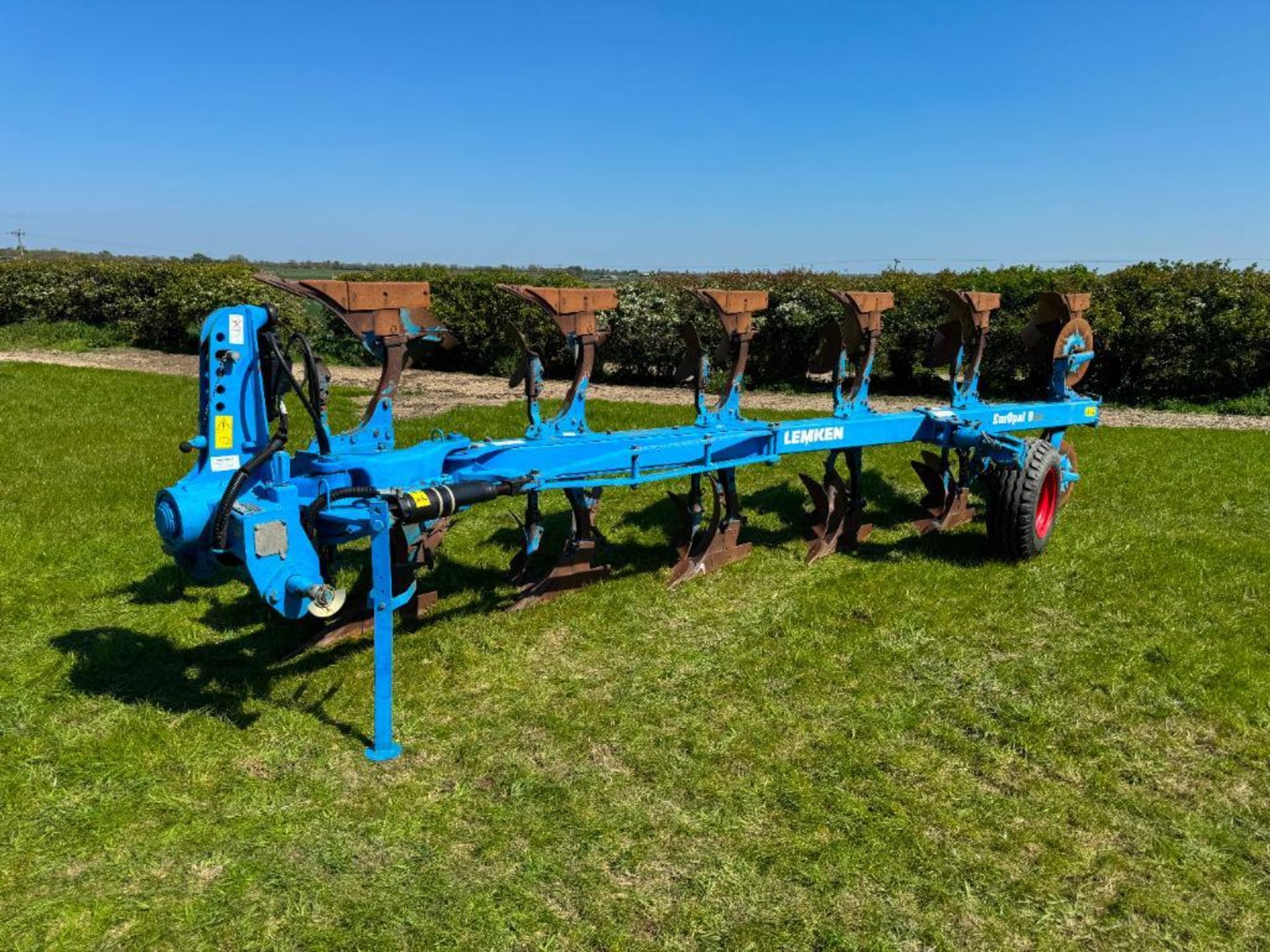 2002 Lemken Europal 8, 6 furrow reversible plough with skimmers. Serial No: 253161 - Image 4 of 16