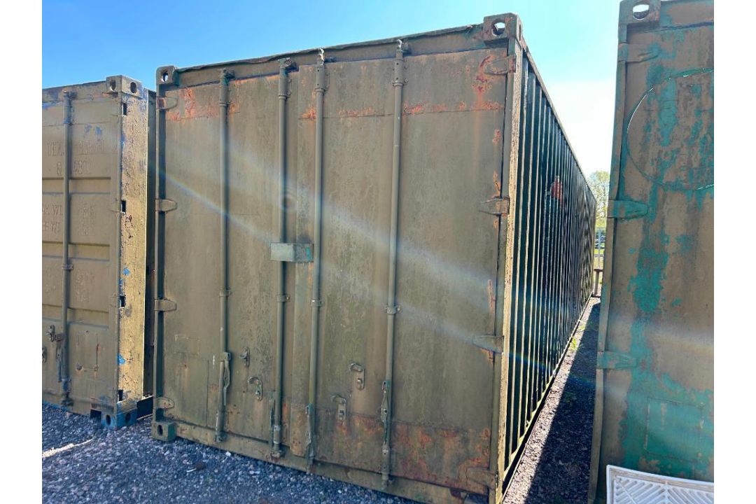 40ft shipping container, wooden floor. Sold in situ, buyer to remove - Image 2 of 3