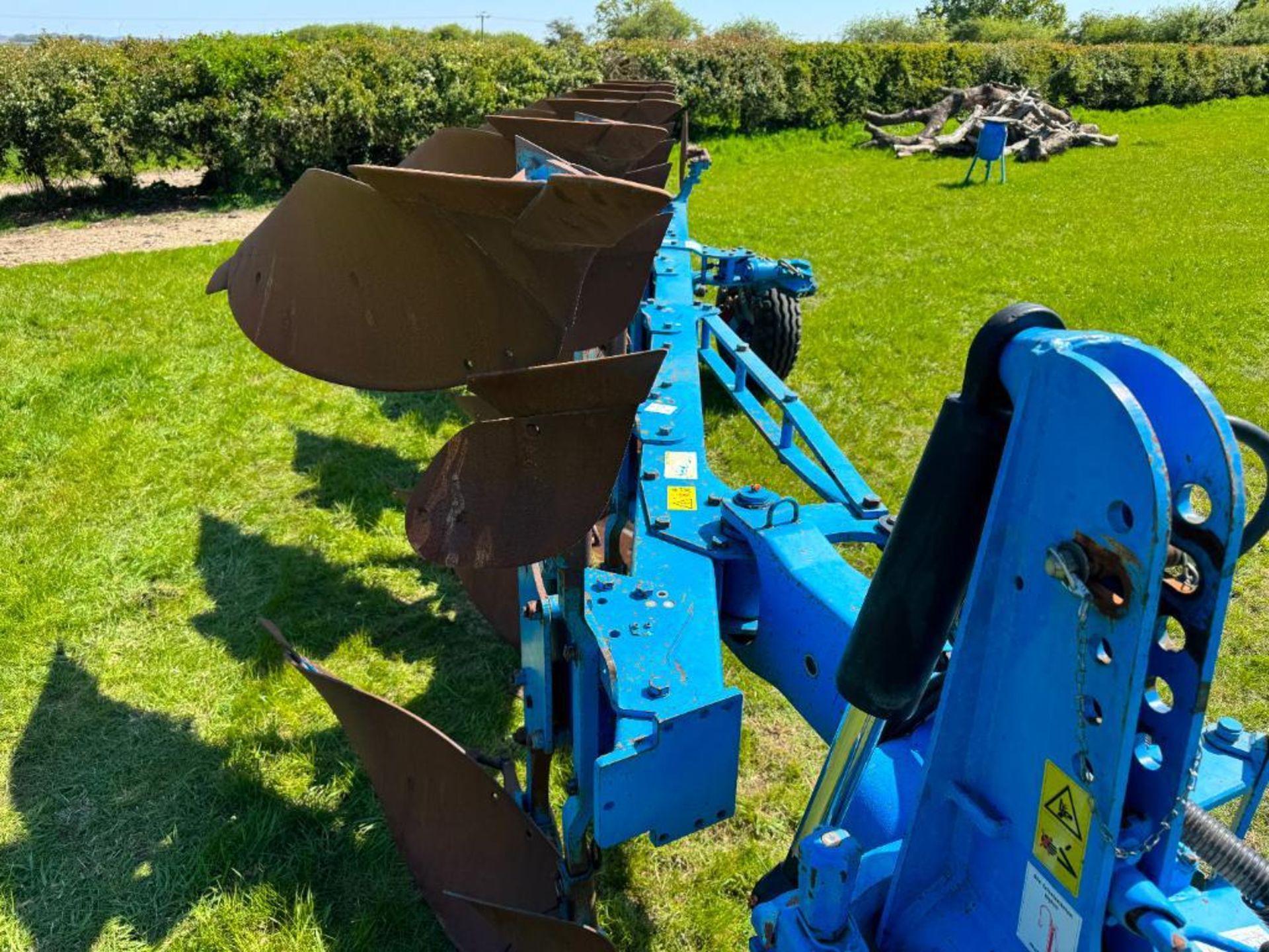 2002 Lemken Europal 8, 6 furrow reversible plough with skimmers. Serial No: 253161 - Image 9 of 16