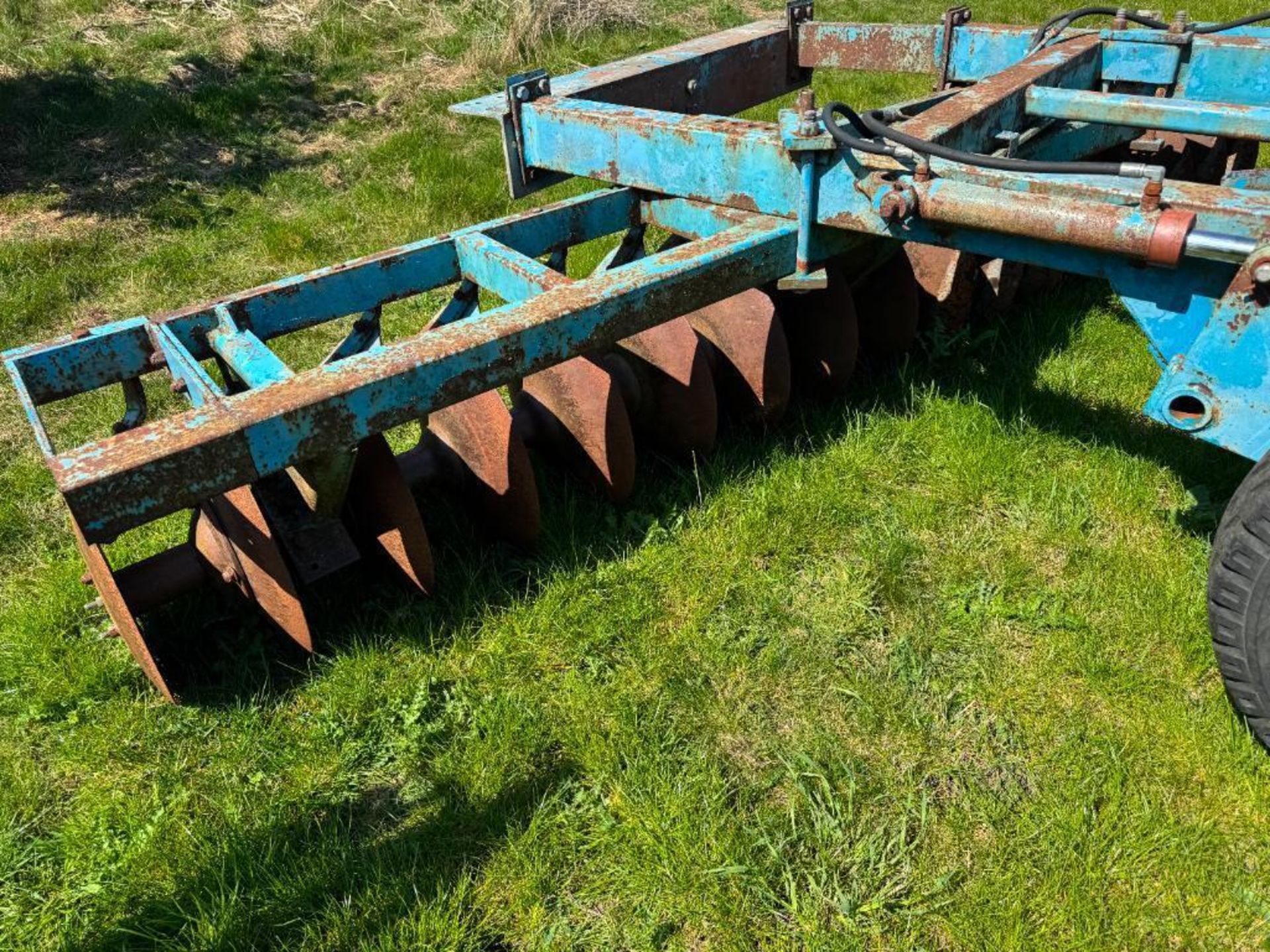 Parmiter 3.5m trailed discs, manual depth control with rear drawbar ​​​​​​​NB: Manual in Office - Image 12 of 14