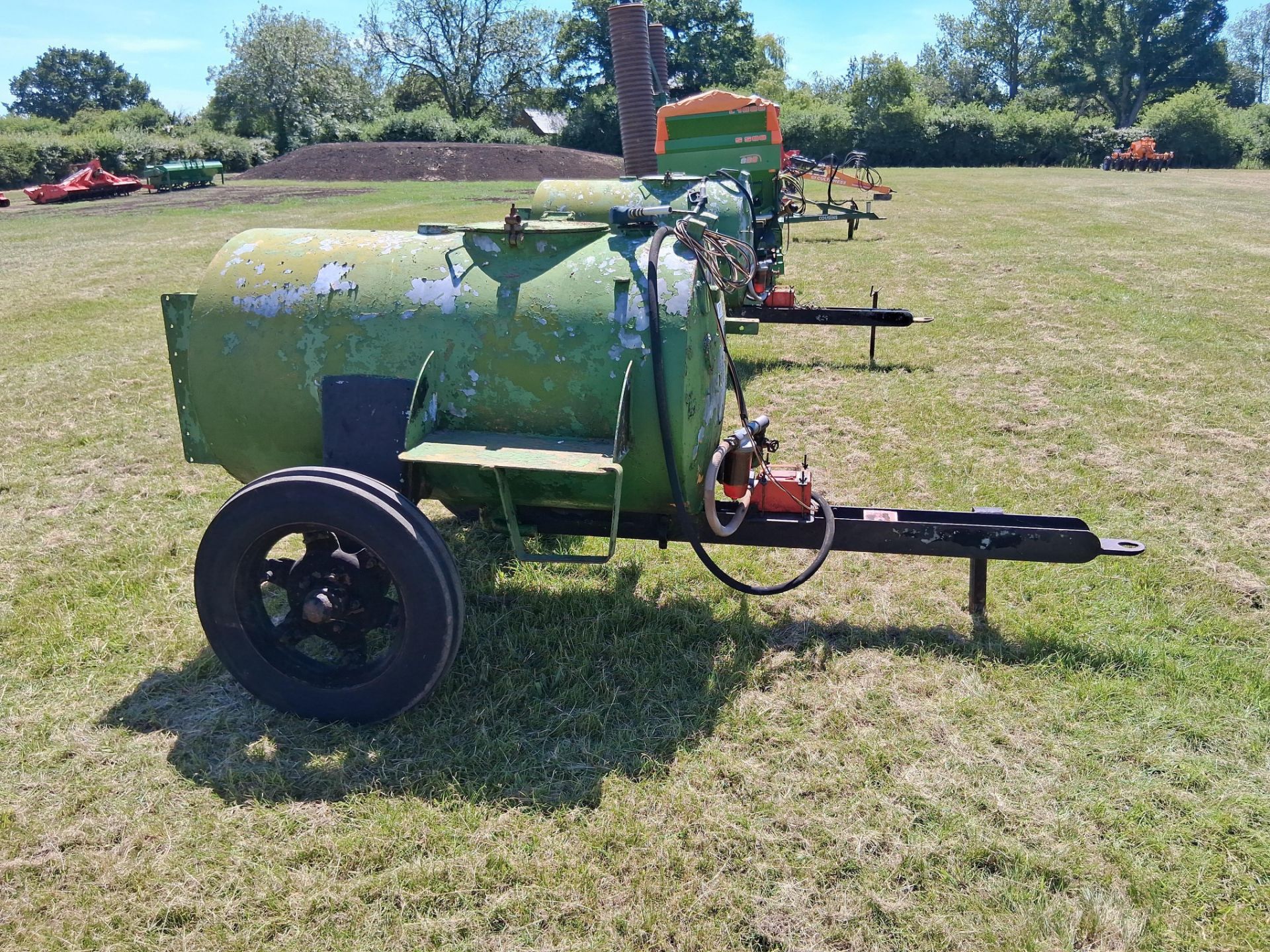Diesel bowser with 12v pump, single axle on 6.00-19 wheels and tyres - Image 6 of 13