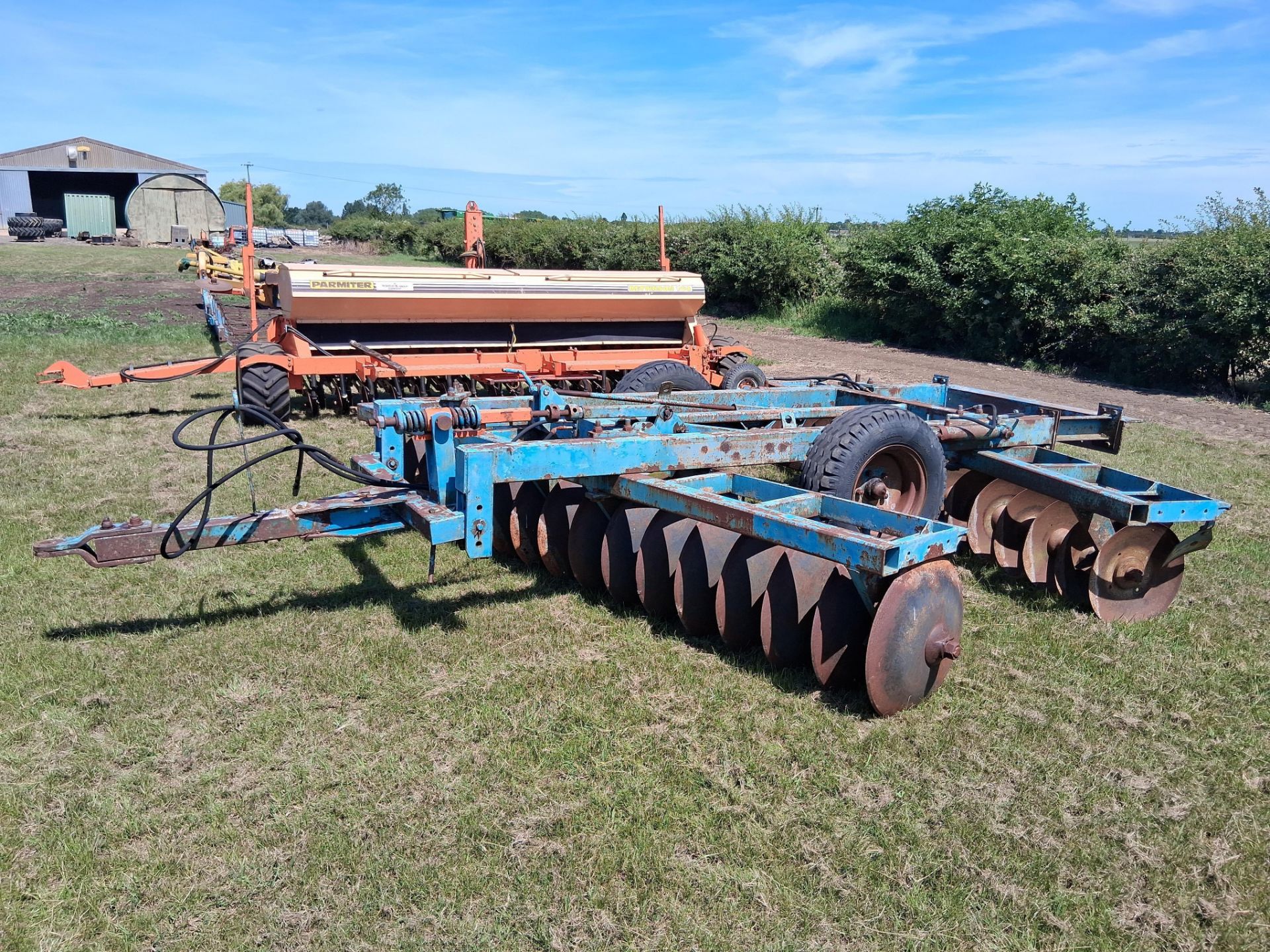 Parmiter 3.5m trailed discs, manual depth control with rear drawbar ​​​​​​​NB: Manual in Office - Image 4 of 14