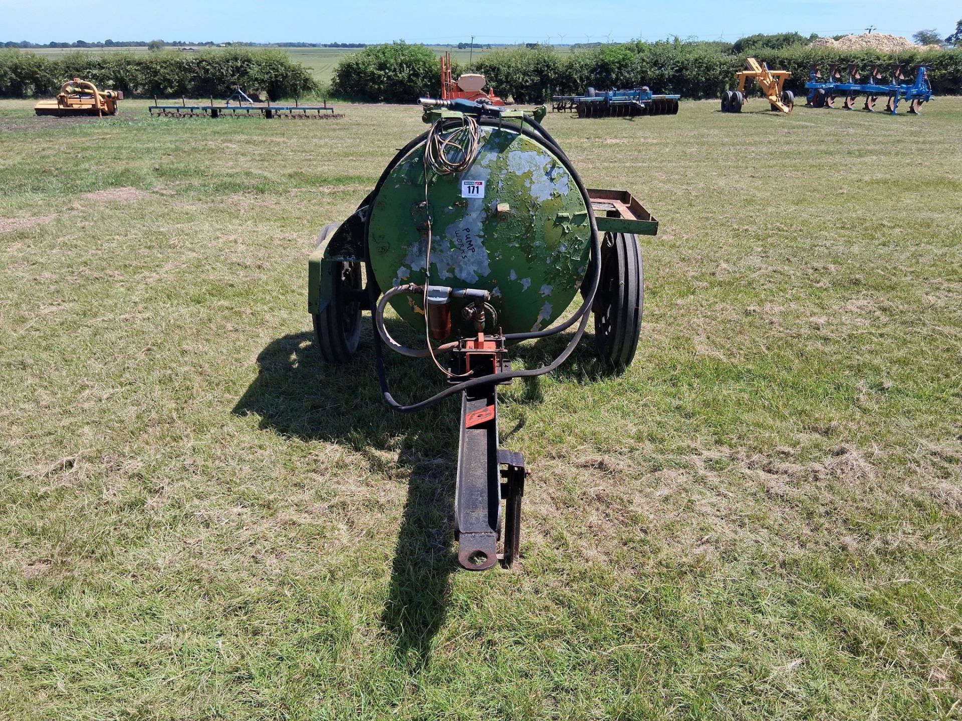 Diesel bowser with 12v pump, single axle on 6.00-19 wheels and tyres - Image 4 of 13