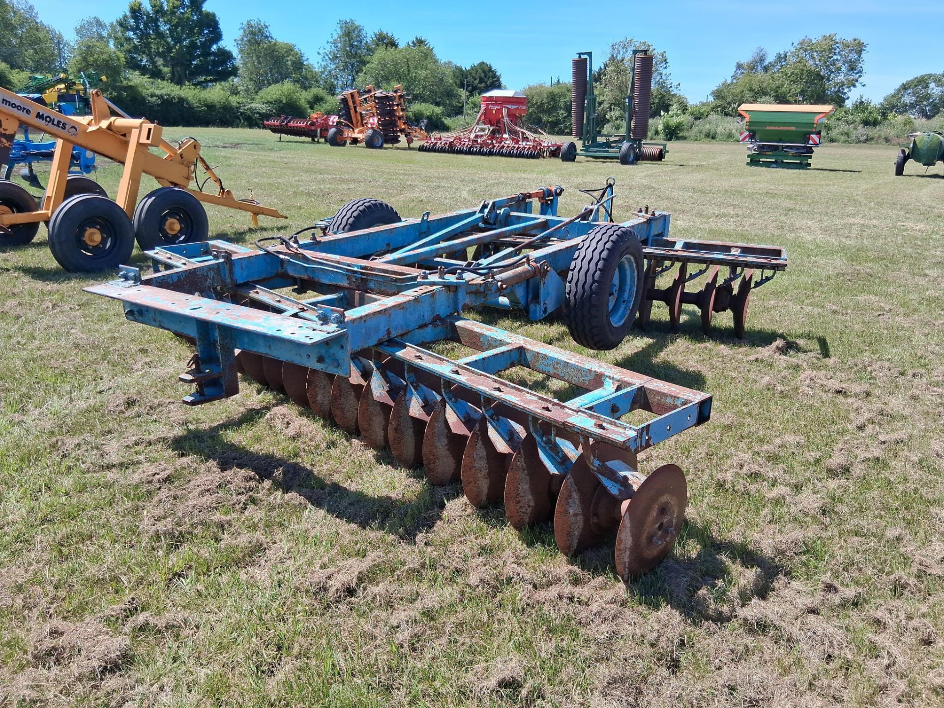 Parmiter 3.5m trailed discs, manual depth control with rear drawbar ​​​​​​​NB: Manual in Office - Image 5 of 14