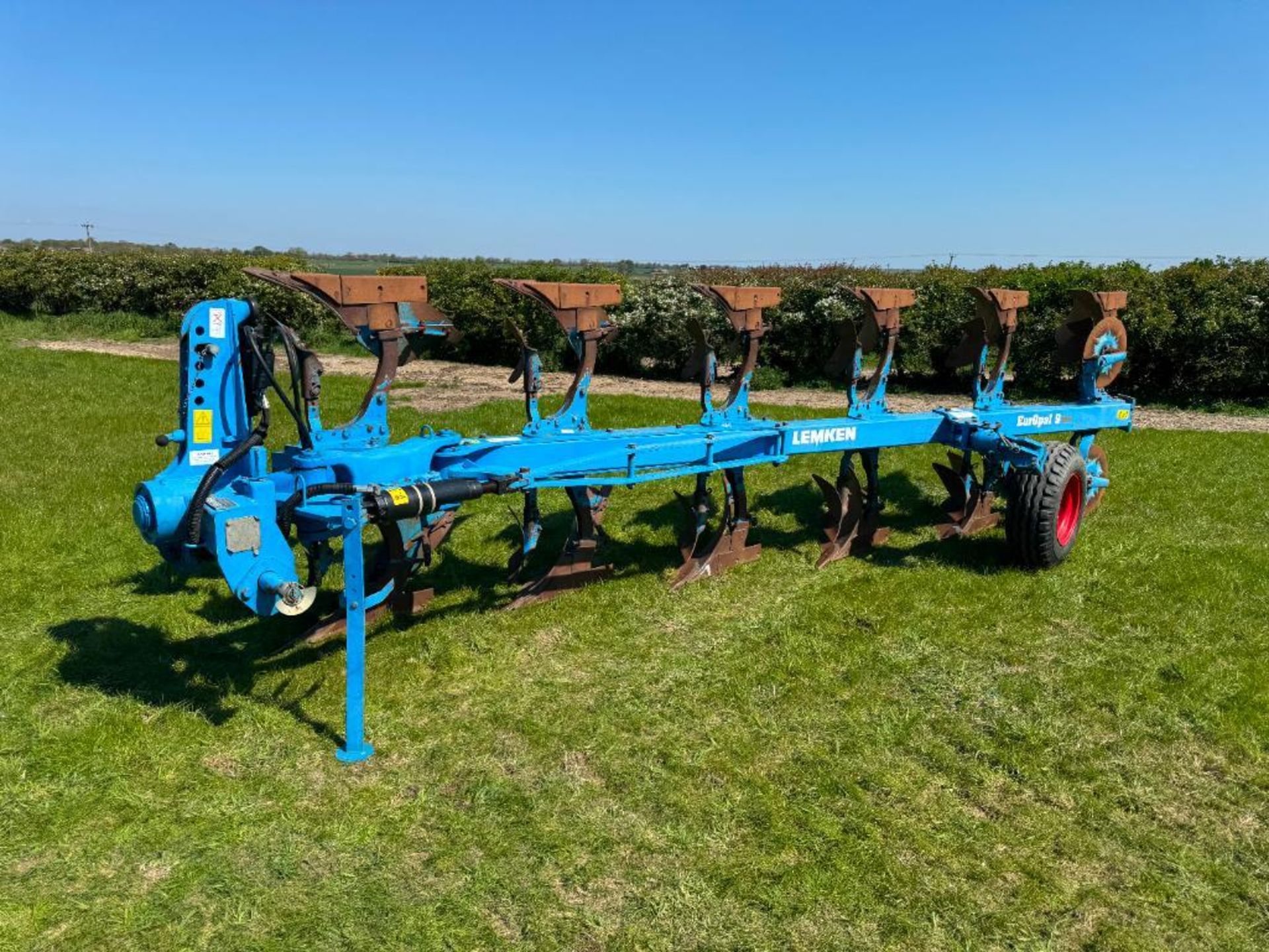 2002 Lemken Europal 8, 6 furrow reversible plough with skimmers. Serial No: 253161 - Image 7 of 16