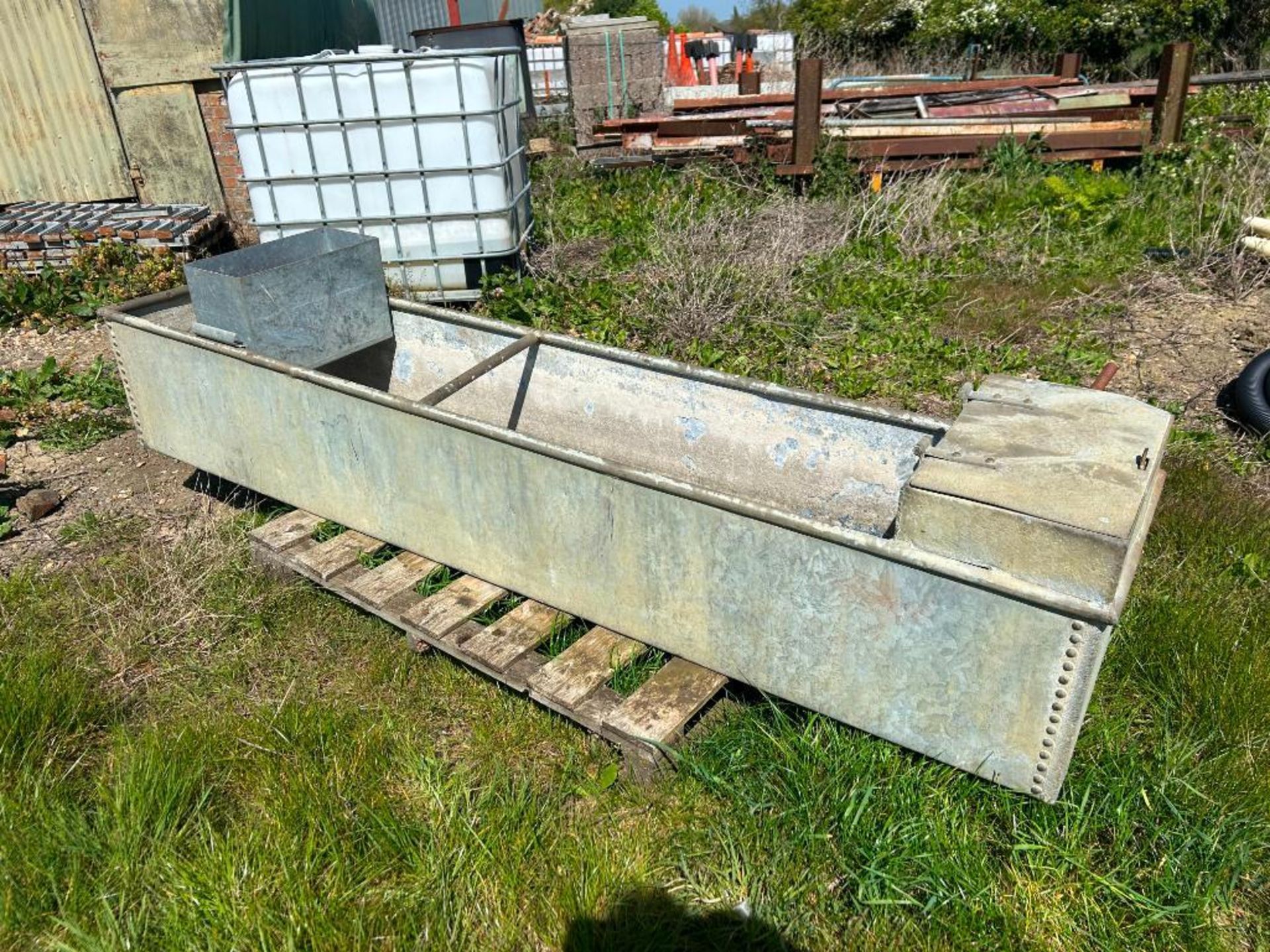 Galvanised metal water tank, 8 ft