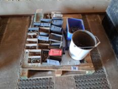 Quantity nuts and bolts