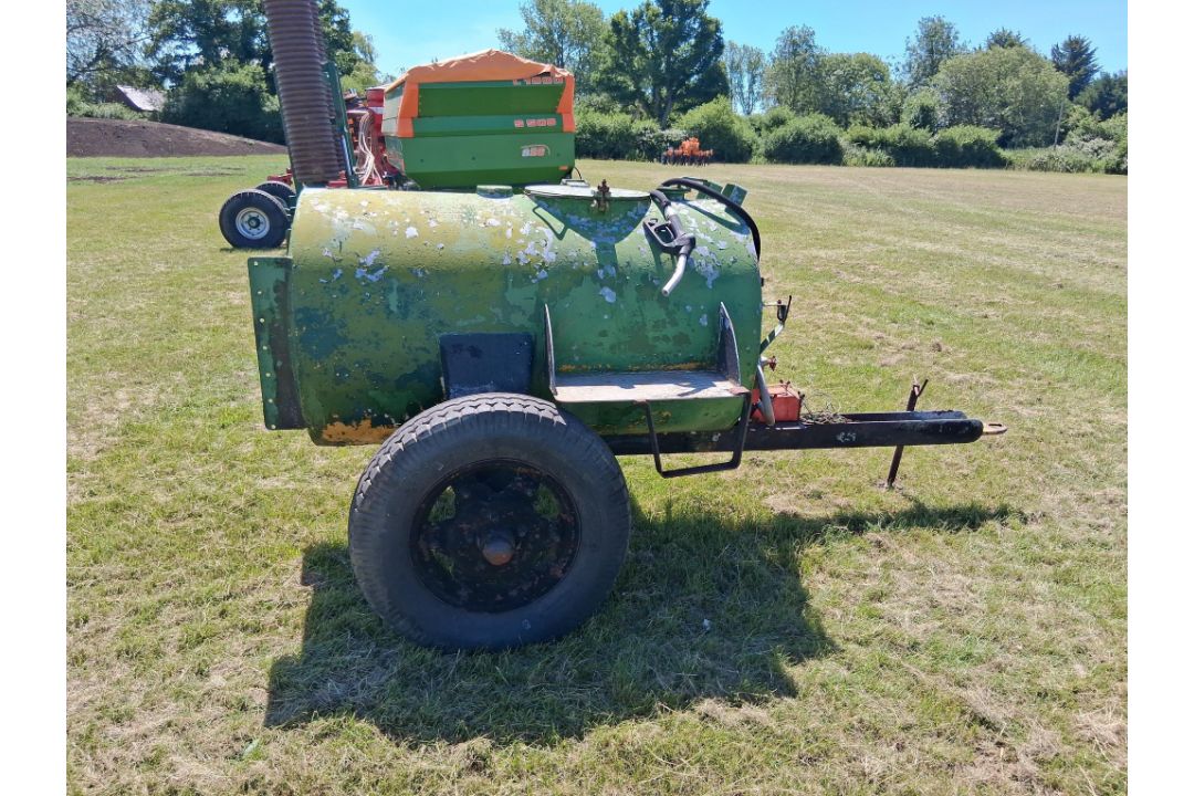 Diesel bowser with 12v pump, single axle on 8.00-19 wheels and tyres - Image 5 of 12