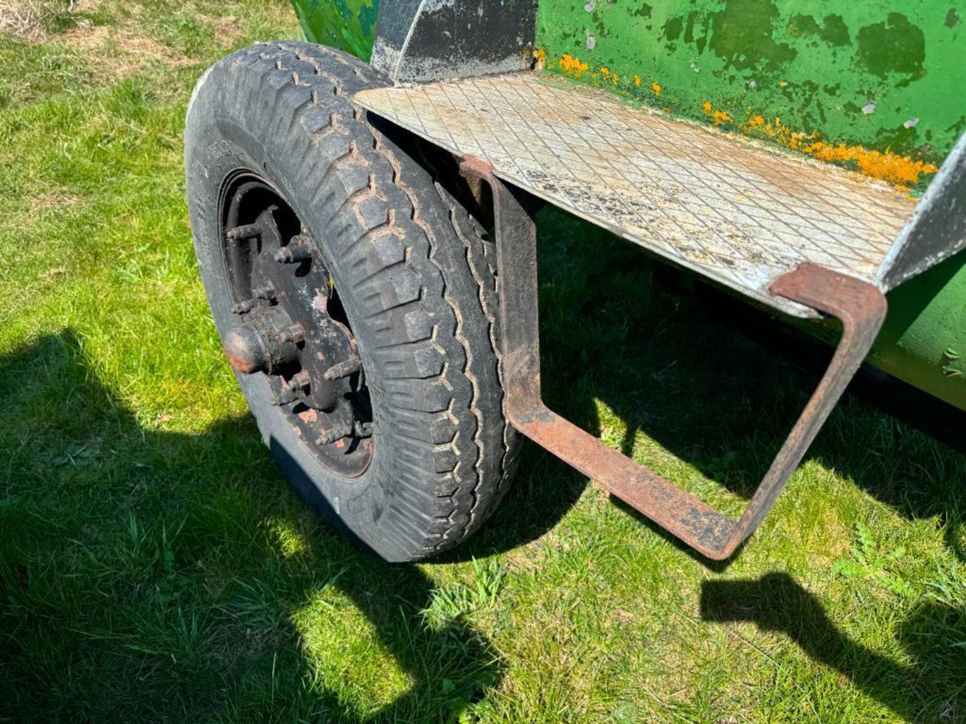 Diesel bowser with 12v pump, single axle on 6.00-19 wheels and tyres - Image 3 of 13