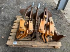 8No Simba Flatliner legs and 2No brackets