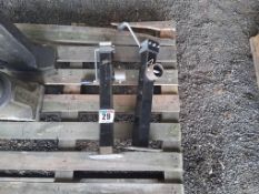 2No trailer jacks