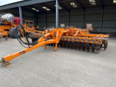 Simba X-Press 5.5m, 2 rows of discs to rear DD packer and scrapers, hydraulic front discs depth adju