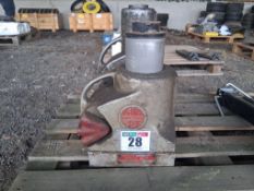 2No heavy duty jacks