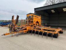 2002 Simba Freeflow 8m drill with hydraulic depth adjustment, Otico front roller, Mini Flow points a