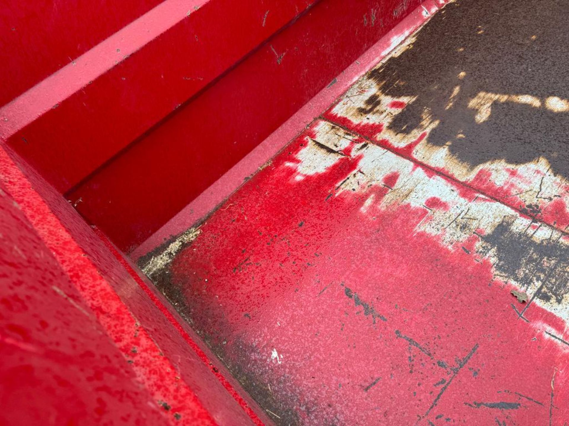 1999 Warwick 15t twin axle grain trailer with sprung drawbar, hydraulic brakes and manual tailgate o - Image 11 of 13