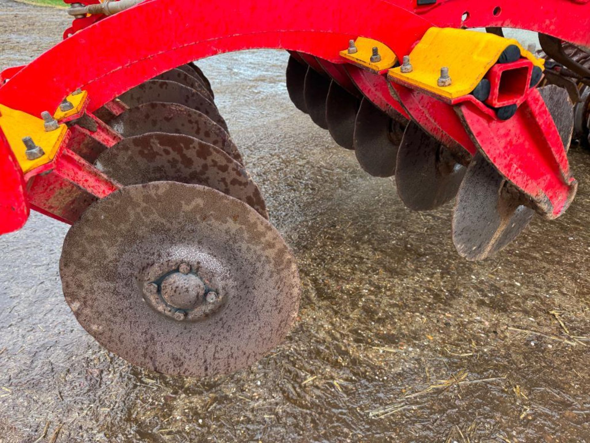 2013 Vaderstad Carrier XL 420 4.2m hydraulic folding cultivator with leading discs to levelling padd - Image 2 of 12