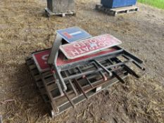 Quantity highway signs