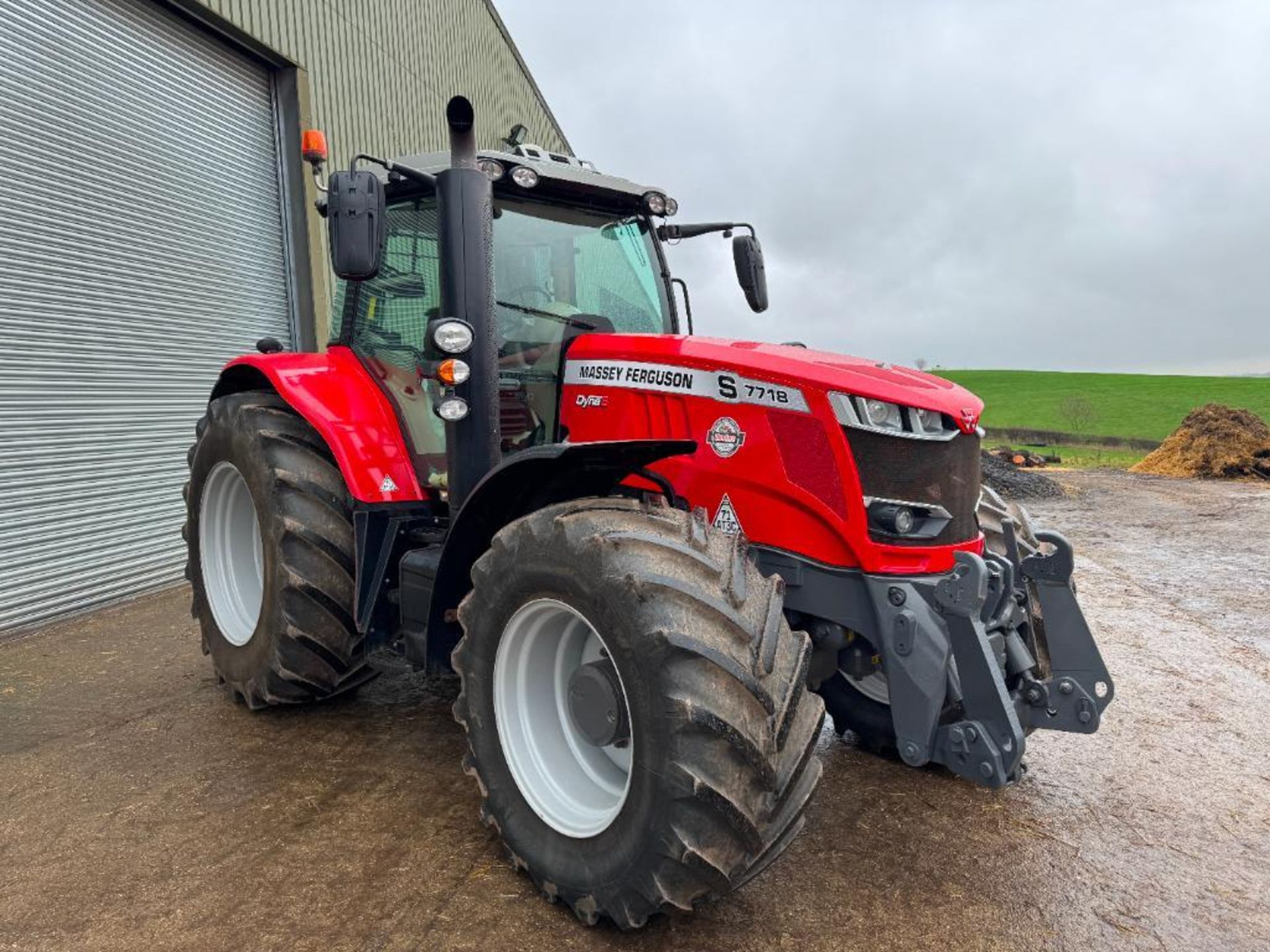 2018 Massey Ferguson 7718 Dyna-6 4wd tractor with front linkage, front and cab suspension, 4No elect - Image 13 of 17