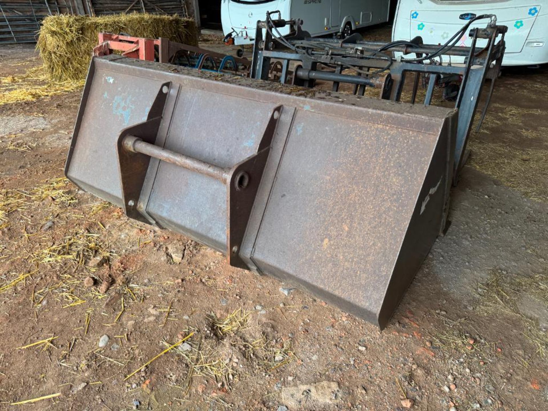 7ft 6" general purpose bucket with Manitou attachments - Image 2 of 3