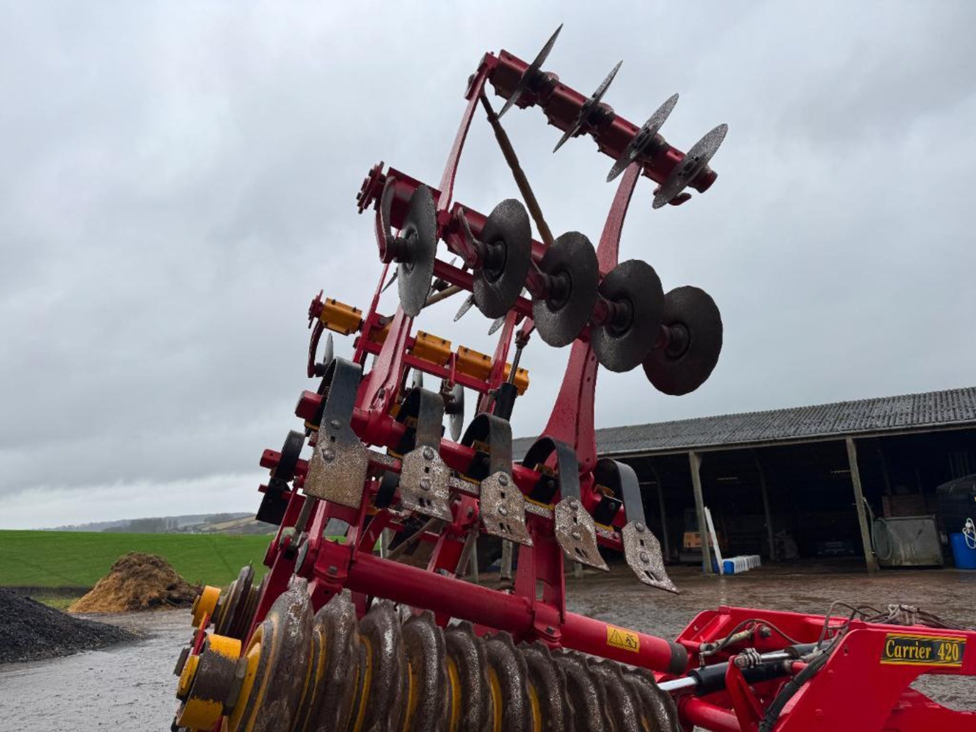 2013 Vaderstad Carrier XL 420 4.2m hydraulic folding cultivator with leading discs to levelling padd - Image 6 of 12