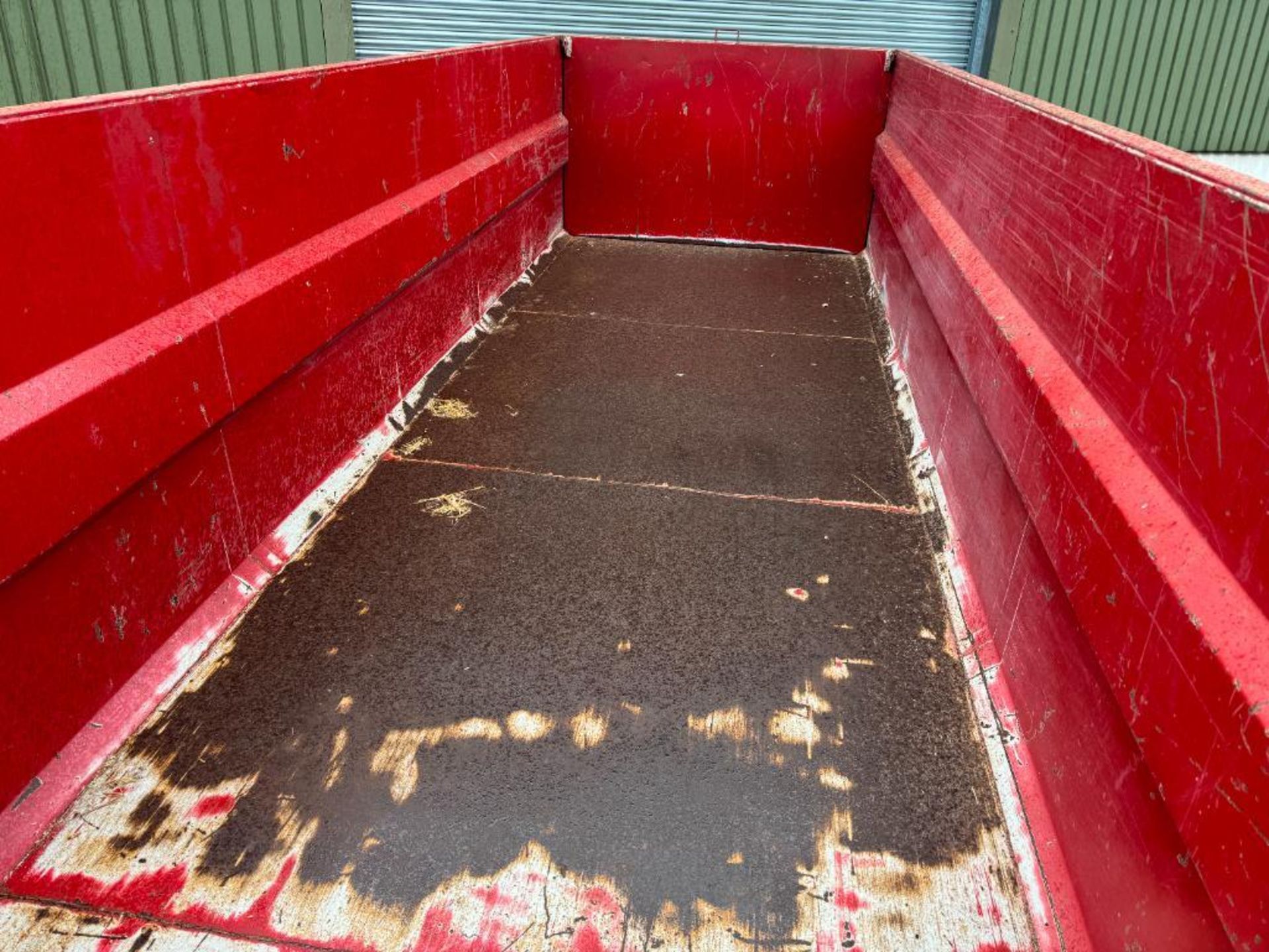 1999 Warwick 15t twin axle grain trailer with sprung drawbar, hydraulic brakes and manual tailgate o - Image 13 of 13
