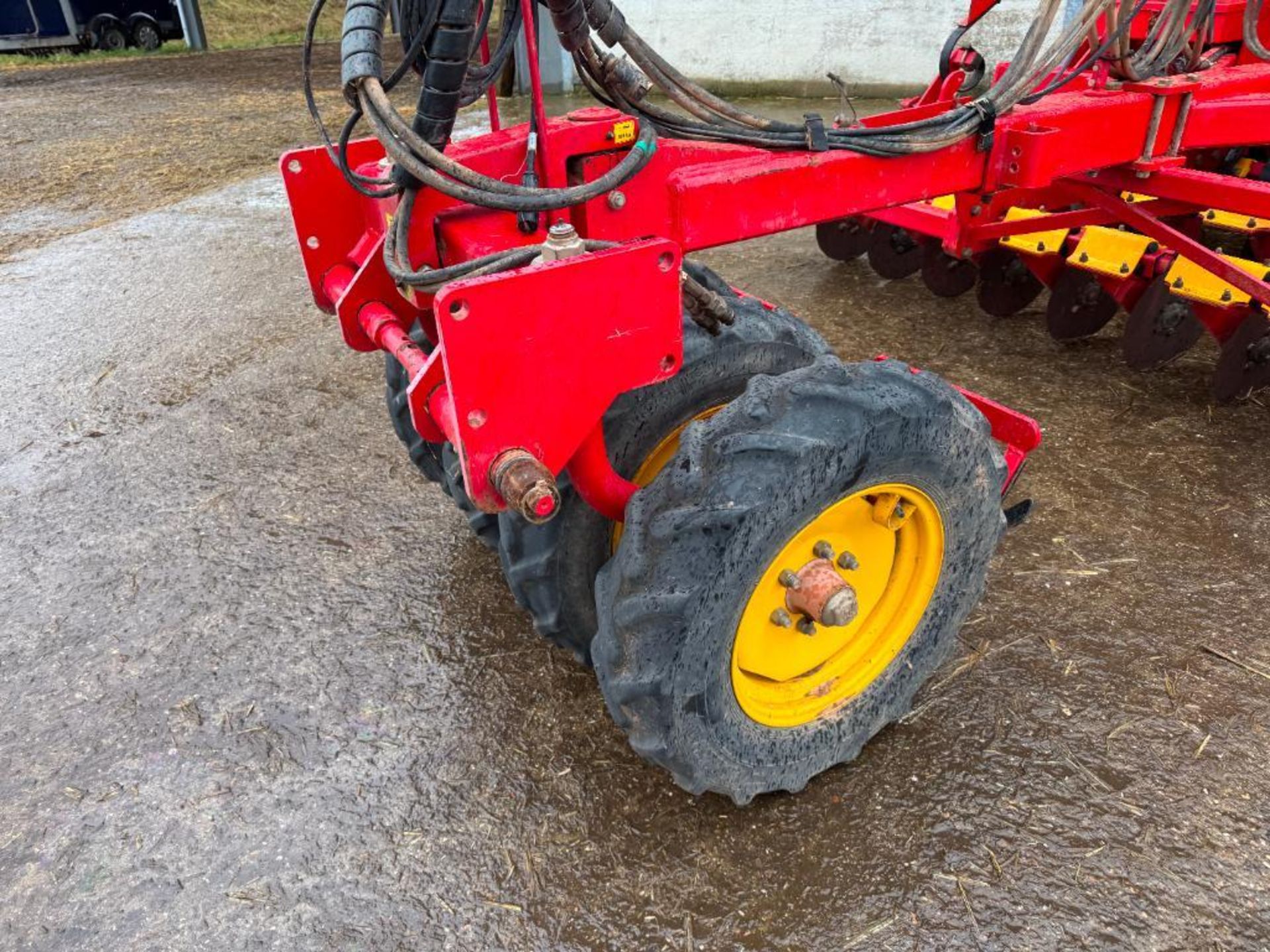 2004 Vaderstad Rapid 300S Super XL 3m disc drill with pre-em and bout markers. Serial No: 7276 - Image 2 of 17
