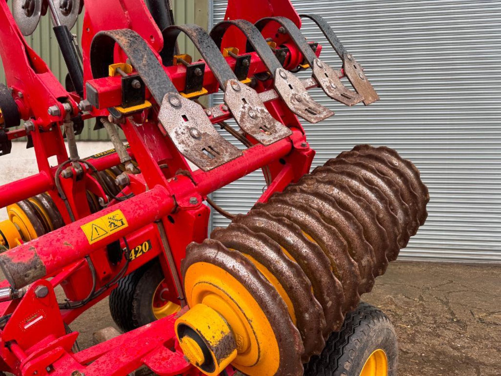 2013 Vaderstad Carrier XL 420 4.2m hydraulic folding cultivator with leading discs to levelling padd - Image 3 of 12