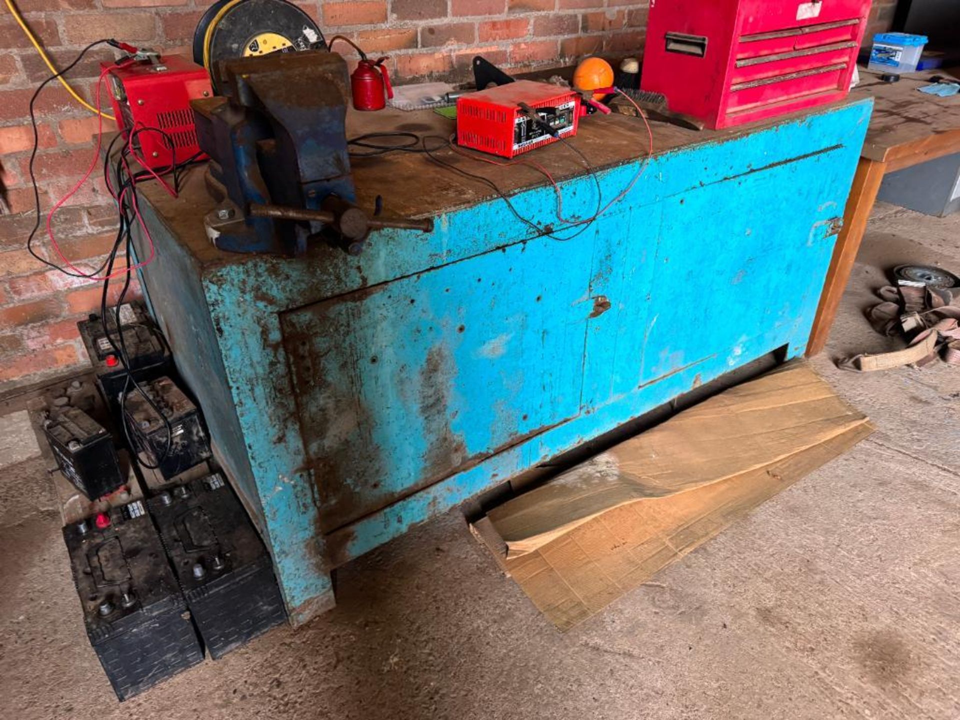 Heavy duty metal workshop bench and vice, 3ft x 6ft
