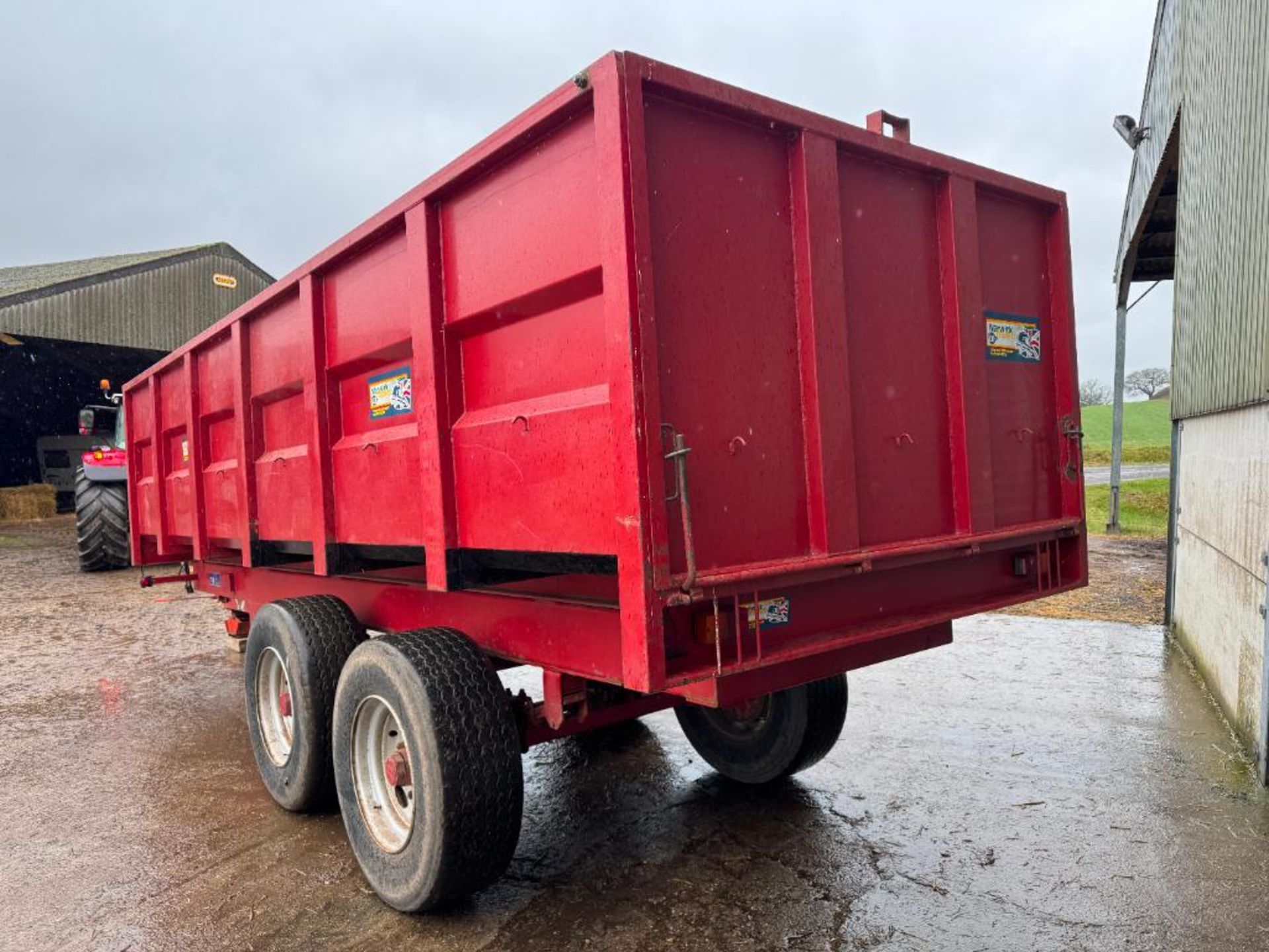1999 Warwick 15t twin axle grain trailer with sprung drawbar, hydraulic brakes and manual tailgate o - Image 3 of 13
