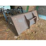 7ft 6" general purpose bucket with Manitou attachments