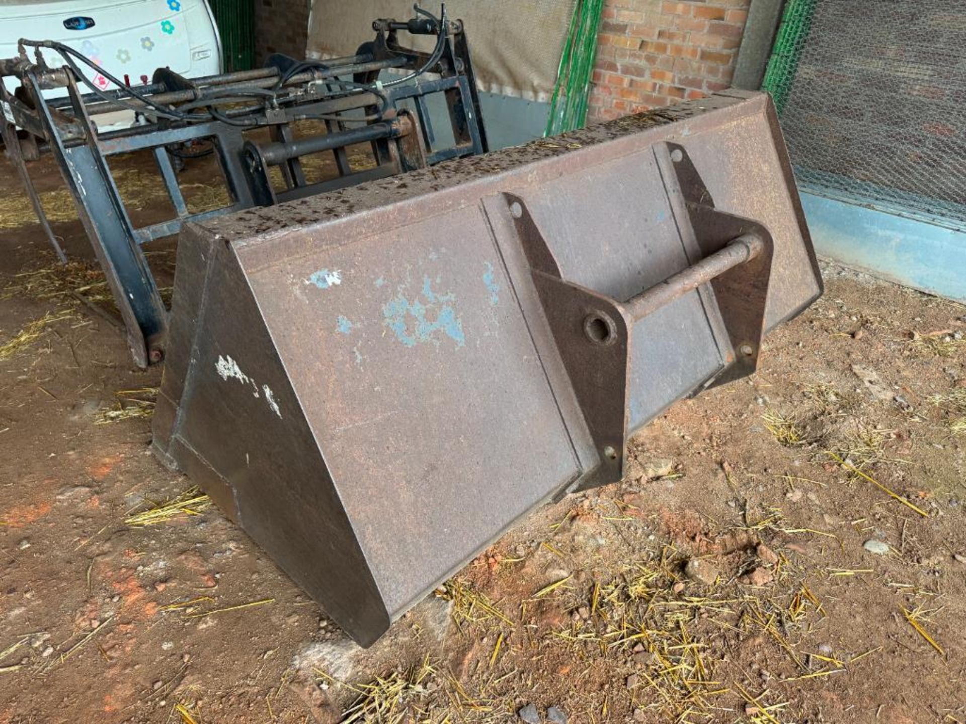 7ft 6" general purpose bucket with Manitou attachments