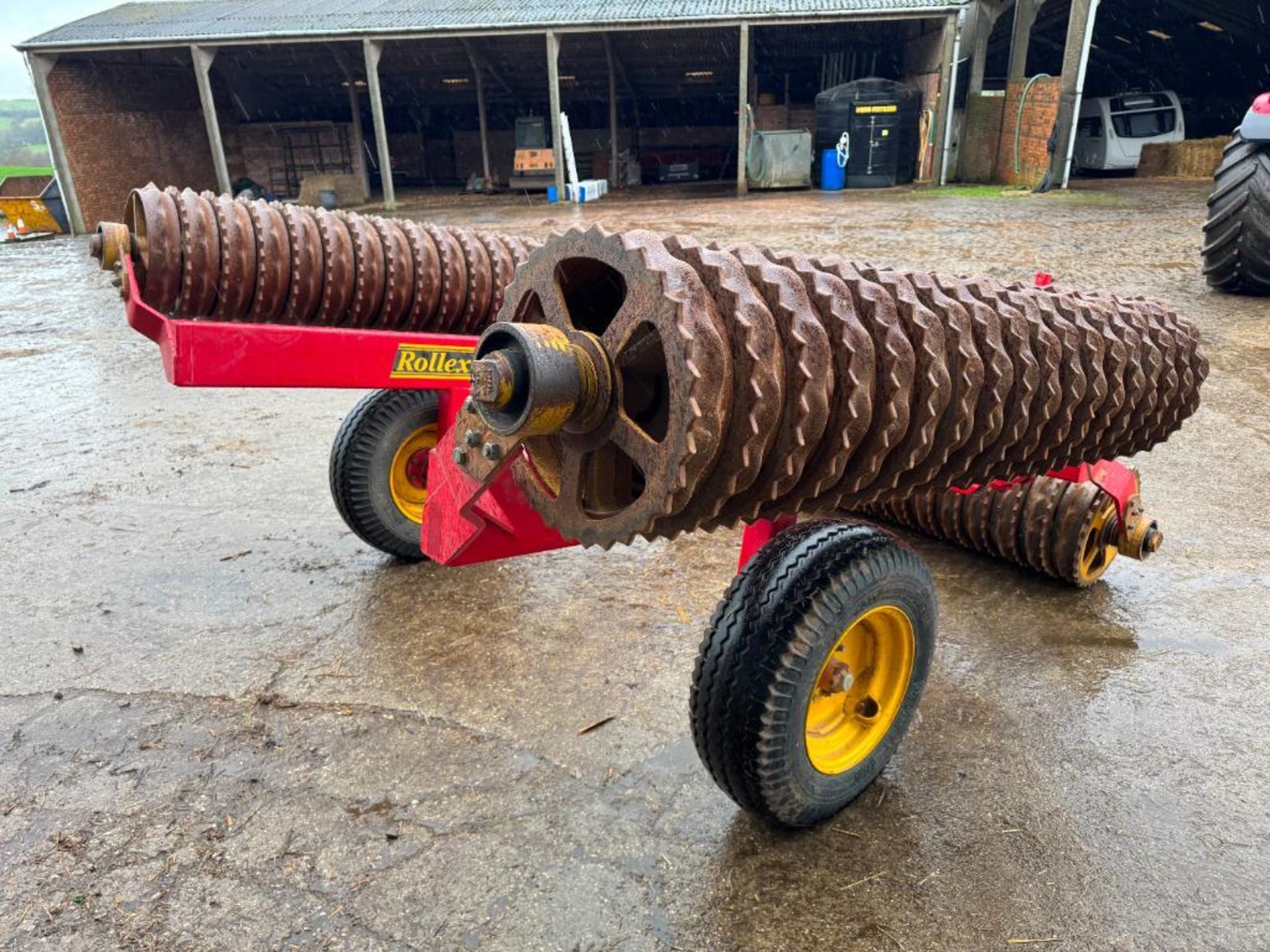 2000 Vaderstad Rollex 620 horizontal folding cambridge rolls with 18" breaker rings on Vredestein 10 - Image 5 of 8